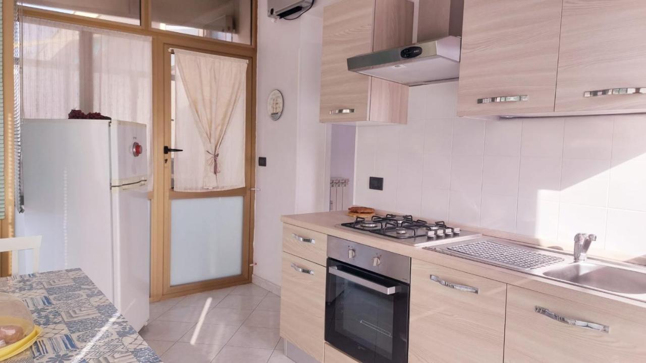 Attico Trilocale Con Solarium A Borghetto Santo Spirito Apartment Exterior photo