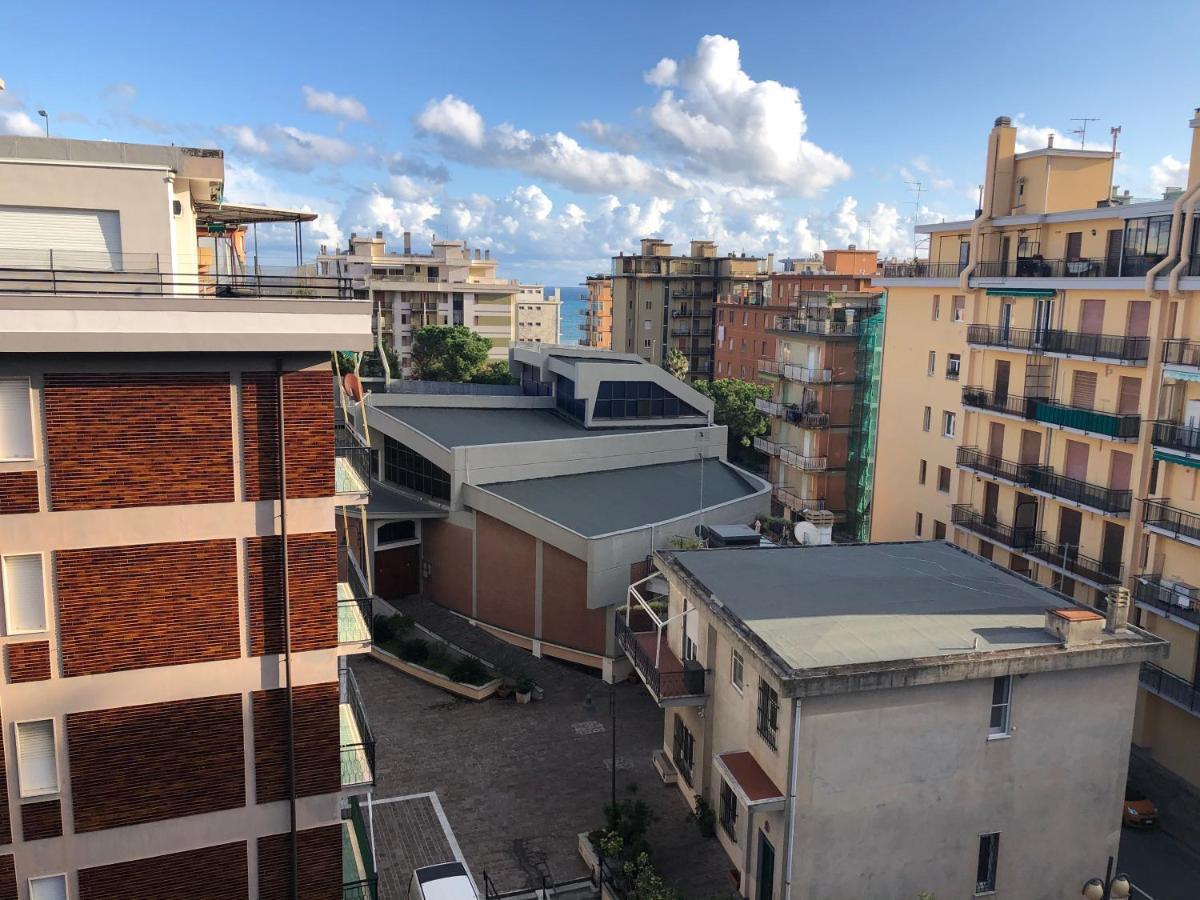 Attico Trilocale Con Solarium A Borghetto Santo Spirito Apartment Exterior photo